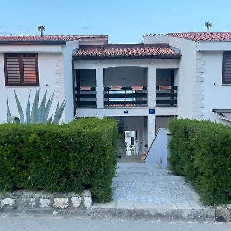 Residence4A-Appartamento Rosso Ravni Bagian luar foto