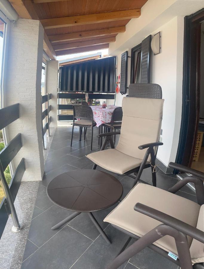 Residence4A-Appartamento Rosso Ravni Bagian luar foto