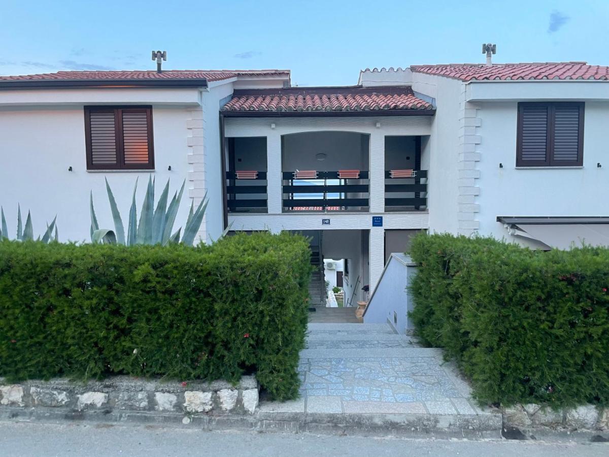 Residence4A-Appartamento Rosso Ravni Bagian luar foto