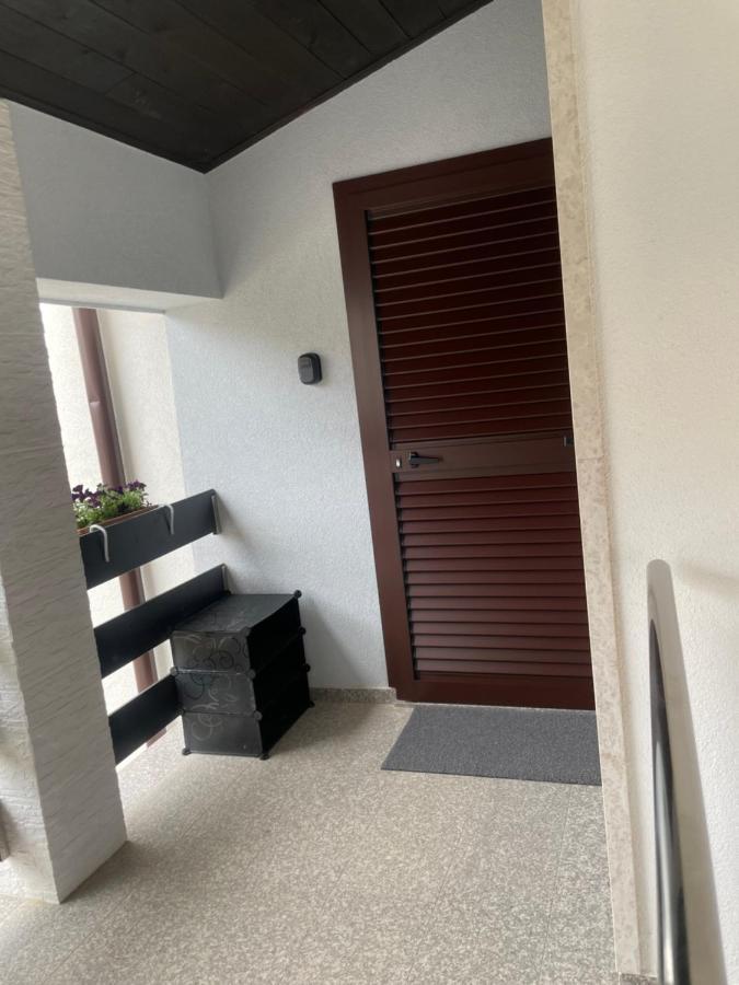 Residence4A-Appartamento Rosso Ravni Bagian luar foto