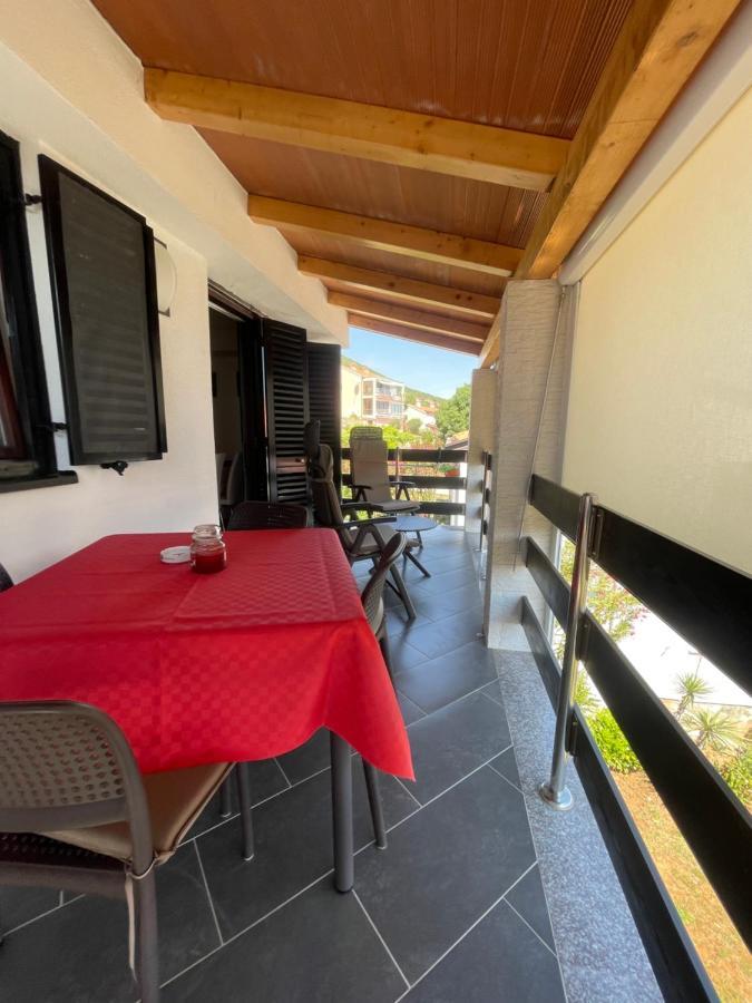 Residence4A-Appartamento Rosso Ravni Bagian luar foto